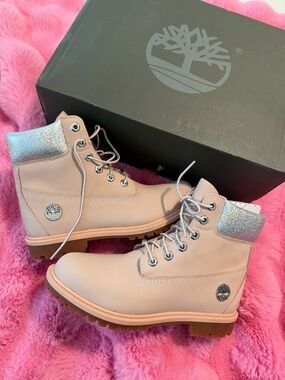 Timberland Women’s Blush Pink Lace-Up Boots with Silver Collar